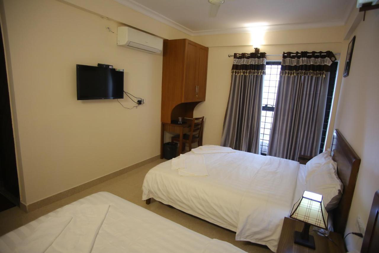 The Lounge Business Hotel Bangalore Bagian luar foto