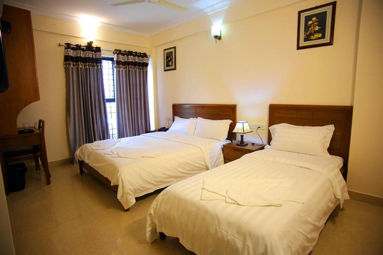 The Lounge Business Hotel Bangalore Bagian luar foto